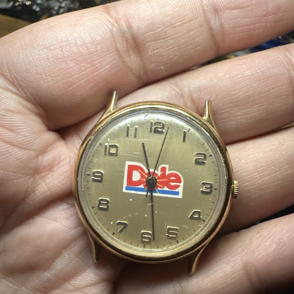 Works Vintage Timex Dole Mens Watch 33mm Quartz Gold Tone - One Lug Is Broken - Picture 13 of 13